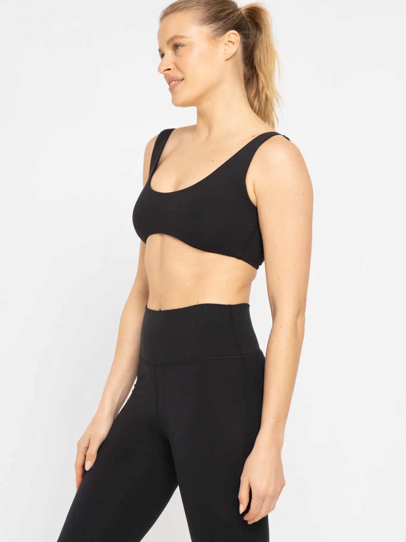 Micro Cropped Sports Bra - Black