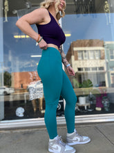 Load image into Gallery viewer, Essential Solid Leggings - Teal
