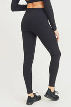 Load image into Gallery viewer, Textured Leopard Print TACTEL® Highwaist Leggings
