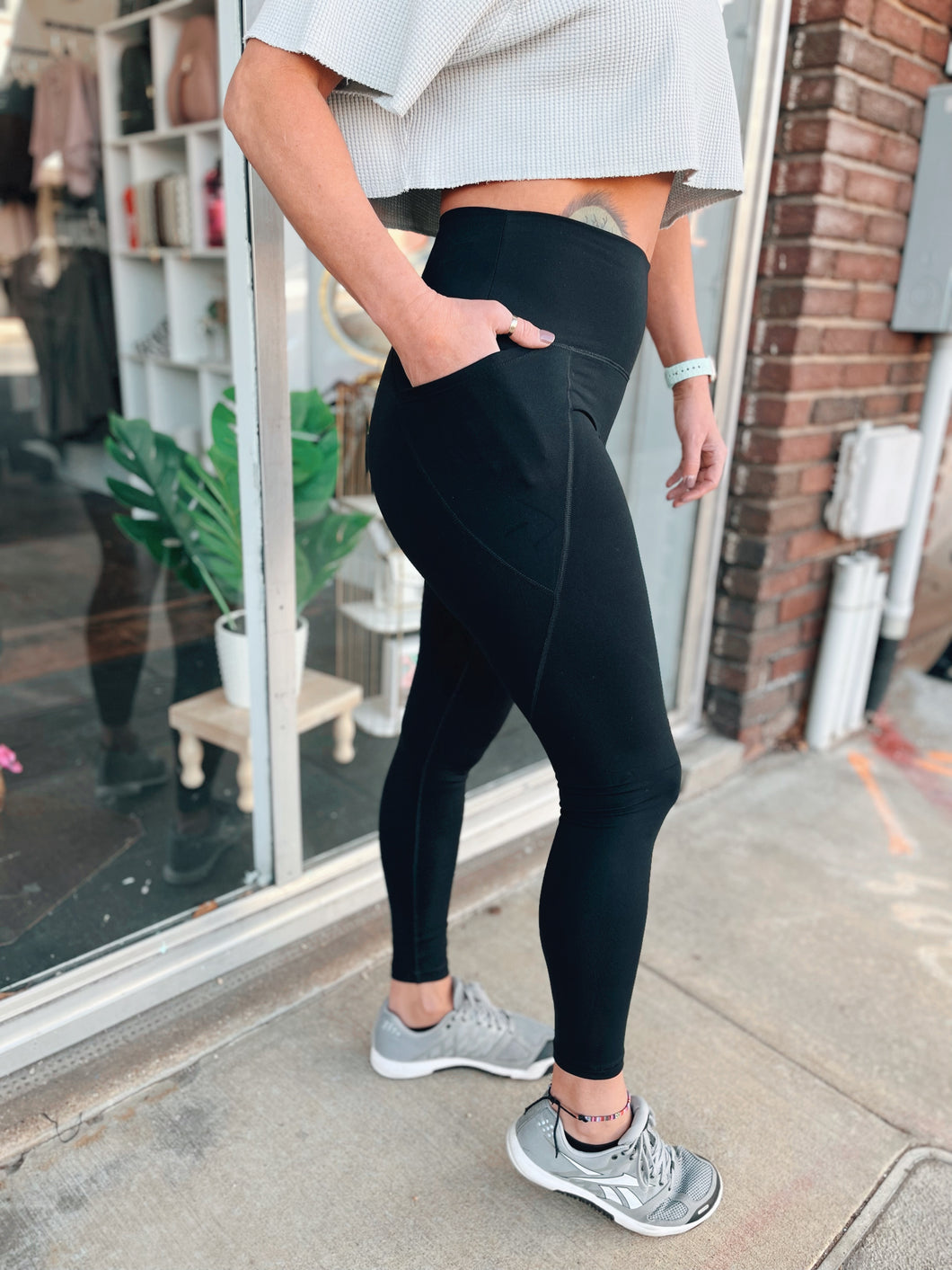 Mono B High-waist Yoga Pant w/ Pockets - Black