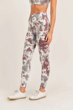 Load image into Gallery viewer, Seamless Ribbed Tie-Dye Leggings
