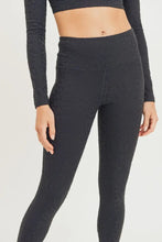 Load image into Gallery viewer, Textured Leopard Print TACTEL® Highwaist Leggings
